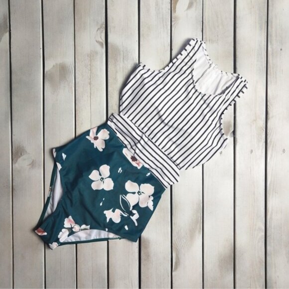 ✨ NEW ✨ Women's Striped Floral One-Piece Swimsuit - Picture 5 of 5